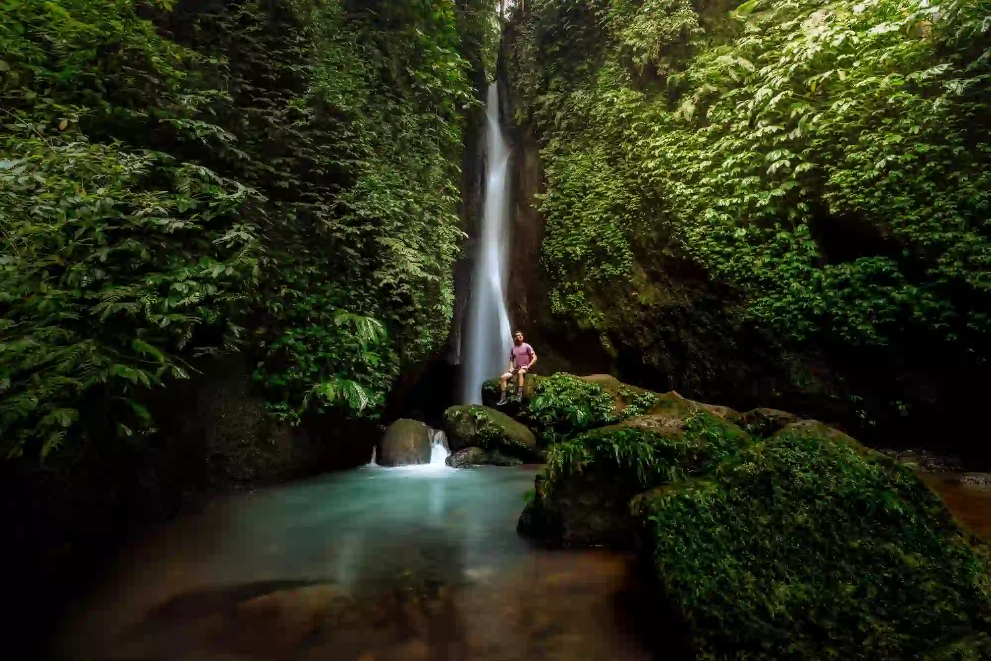 Tur Air Terjun Tersembunyi